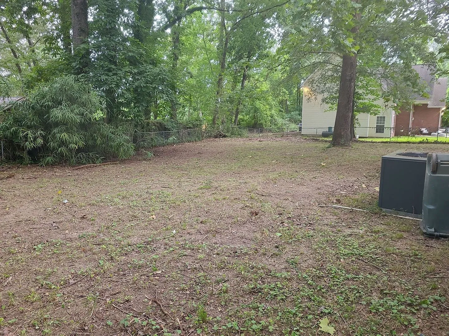 3 Bedroom 2 Bathroom with a partially fenced yard! Housing Vouchers Accepted! — Photo 3
