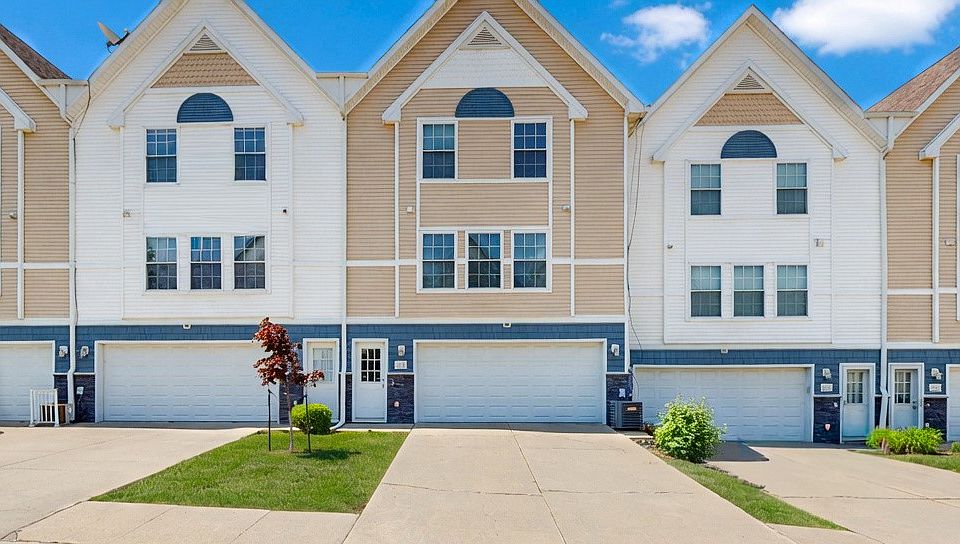 1st image of 1218 SE Village View Ln