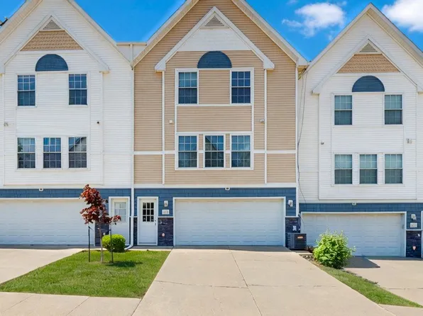 1218 SE Village View Ln, Ankeny, IA 50021