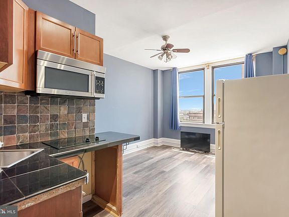5th image of 1324 Locust St #1123-24