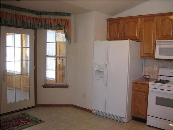 4th image of 22 Parkland Ct