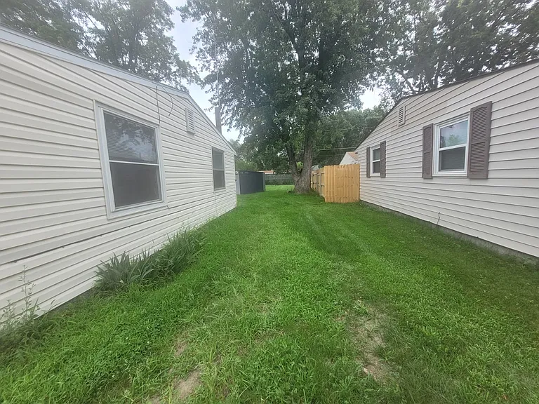 411 N Sheridan Ave — Photo 2