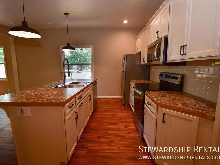 754 W 12th Ave #A — Photo 5