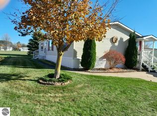 715 Pheasant Blvd, Cadillac, MI 49601