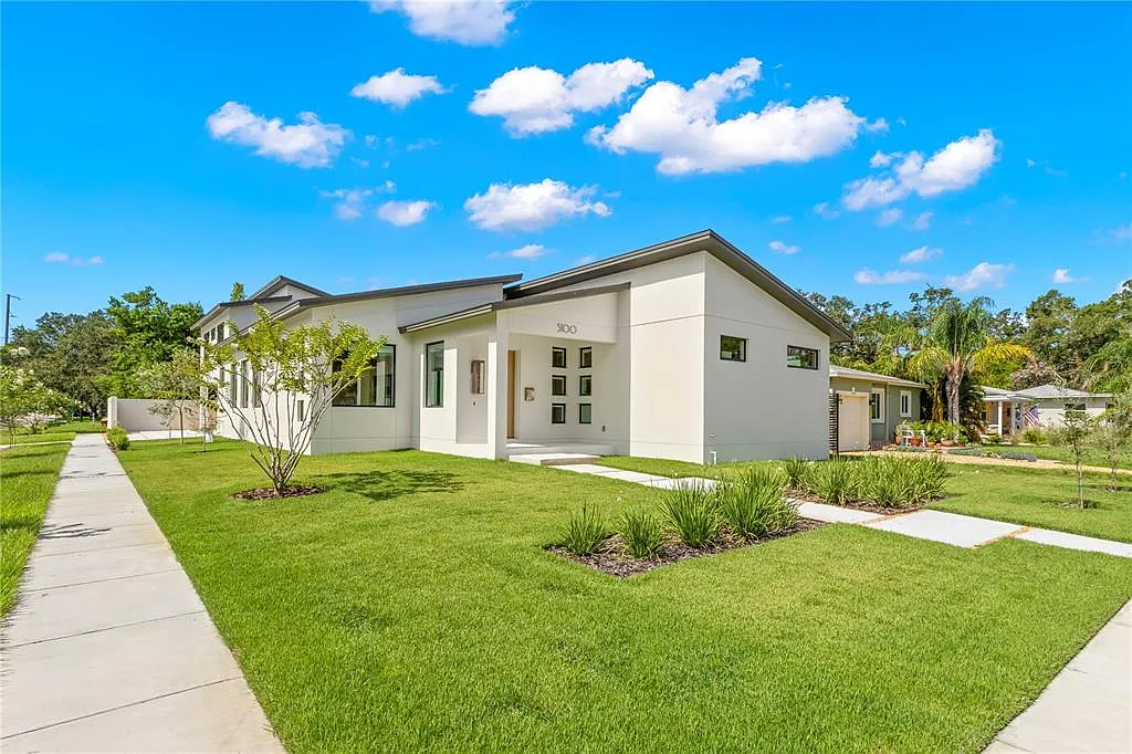 3 bed, 2.5 bath, 2069 sqft, $5,000 — Photo 1