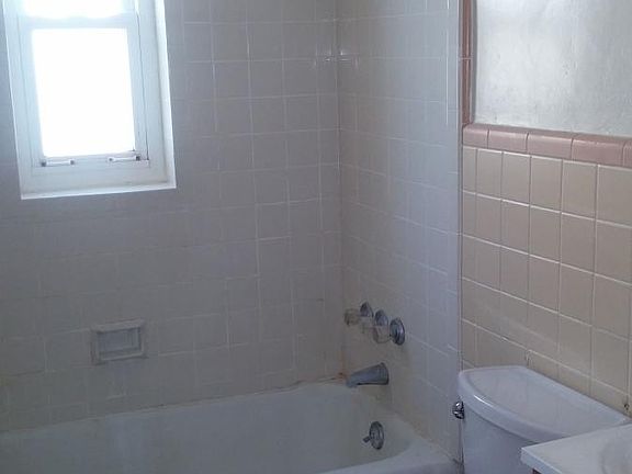 3rd image of 2528 Williams Ave APT 1