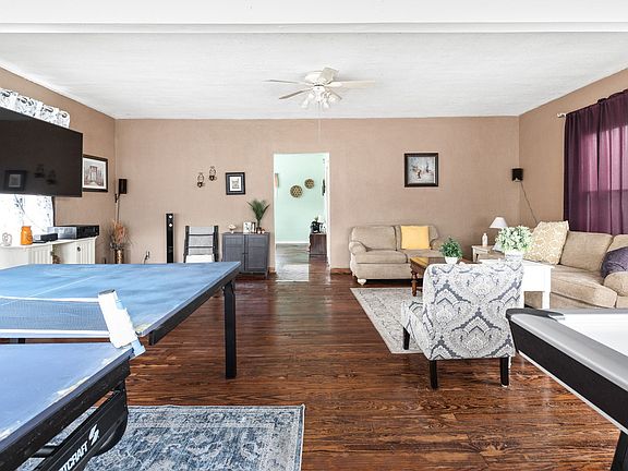 4th image of 3036 E Bradbury Ave