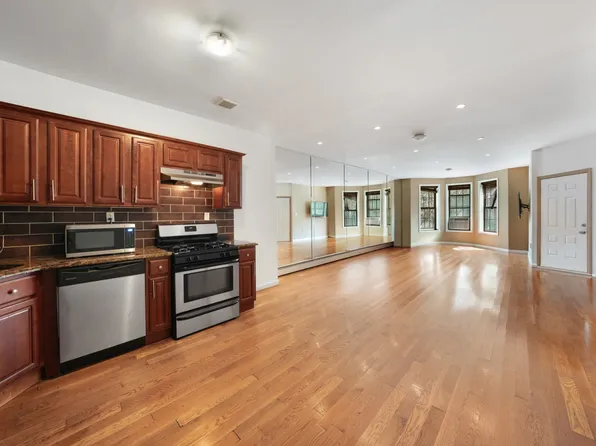 479 Bainbridge Street image 9 of 19