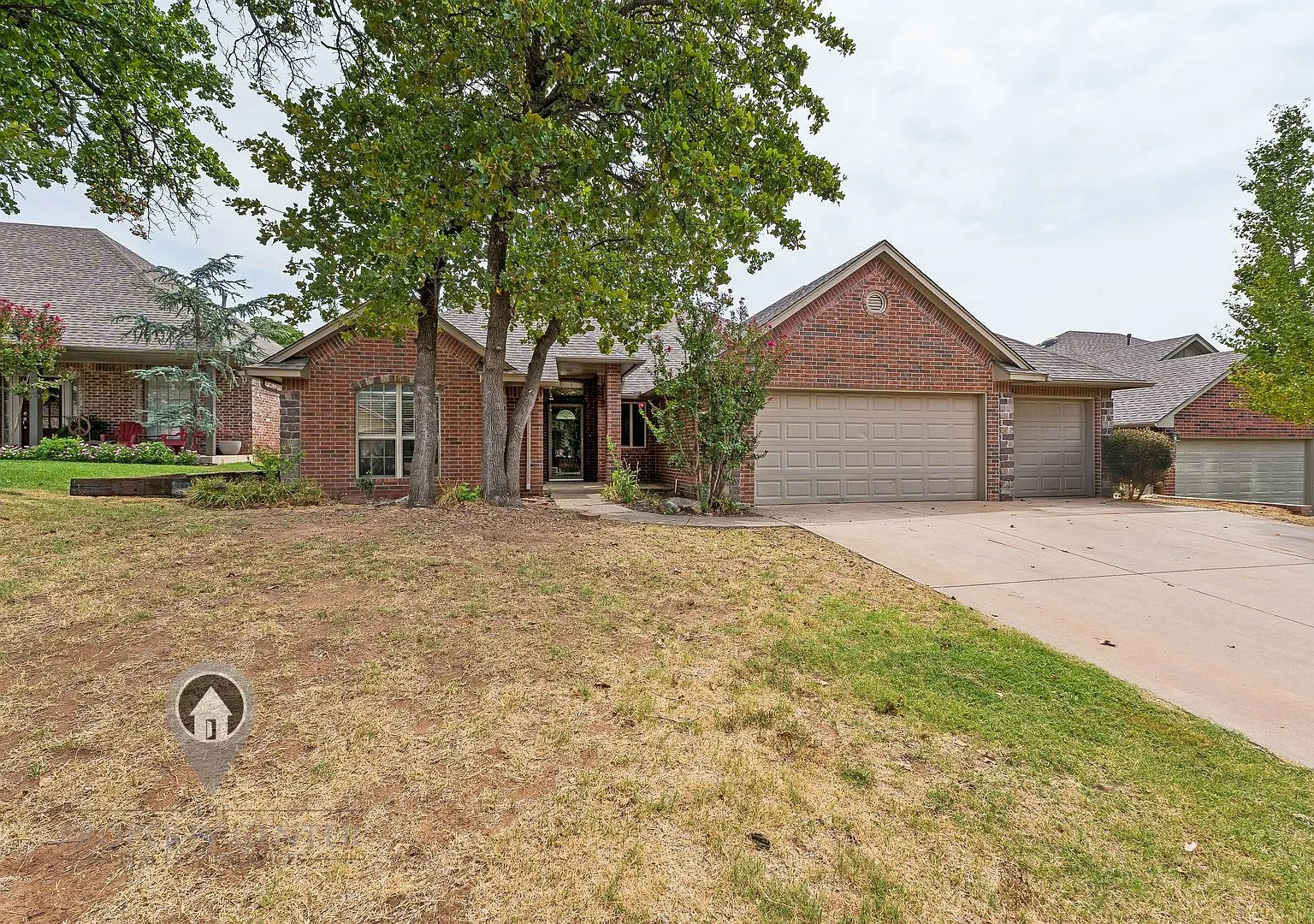 Room to Live, Relax & Entertain 4-Bedroom Edmond Home! — Photo 3