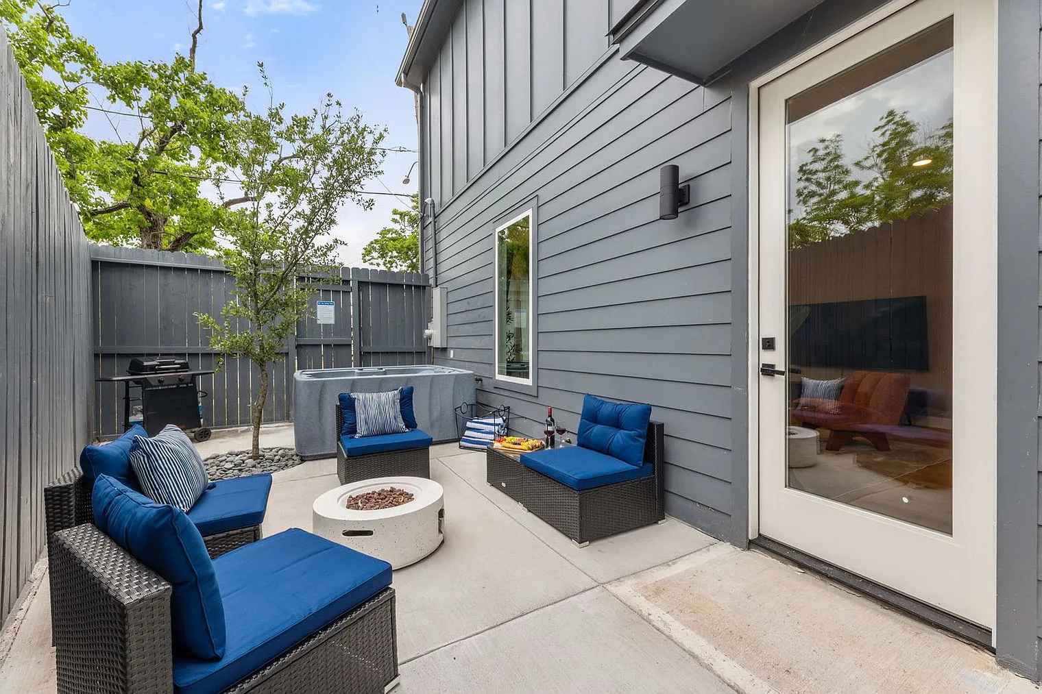 3 bed, 2.0 bath, 1808 sqft, $6,837 — Photo 4