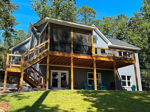 2nd image of 112 Emerald Way S