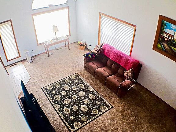 3rd image of 347 Karls Ct
