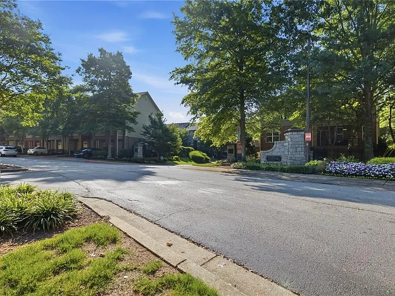 865 Commonwealth Ave SE — Photo 27
