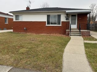 21531 Arrowhead St, Saint Clair Shores, MI 48082