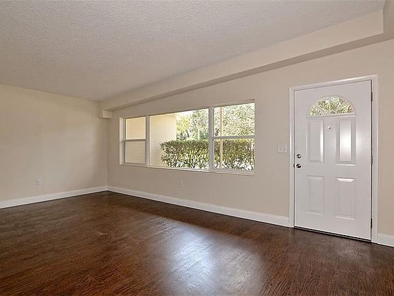 2nd image of 135 W Lauren Ct
