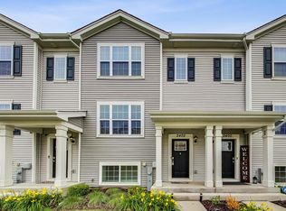 2402 Alison Ave, Pingree Grove, IL 60140