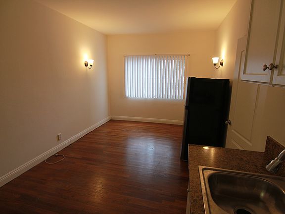 4th image of 654 S Dunsmuir Ave #106A