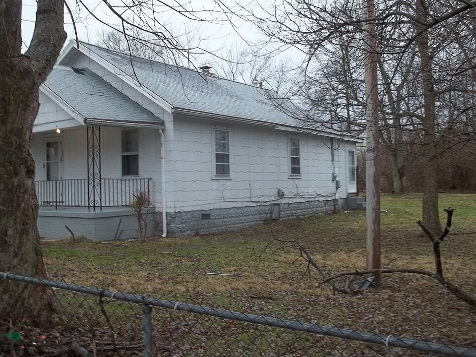2nd image of 250 Chain Ave