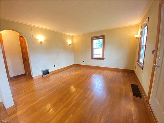 4th image of 133 Indiana Ave