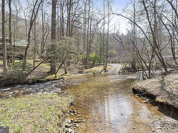 3rd image of 77 Old Covered Bridge Rd