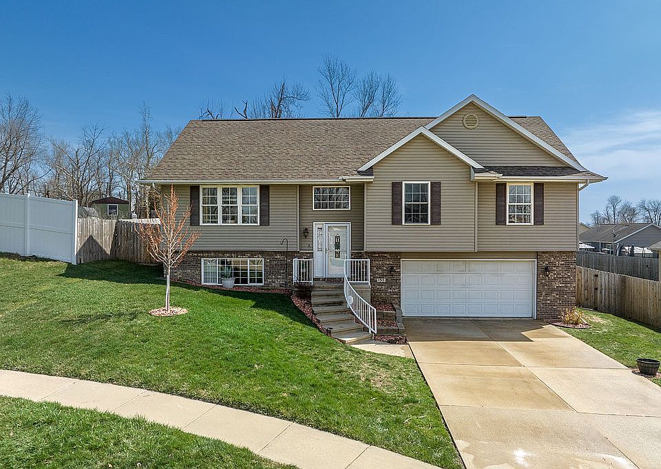 135 Jacob Ct NW, Cedar Rapids, IA 52405 Zillow