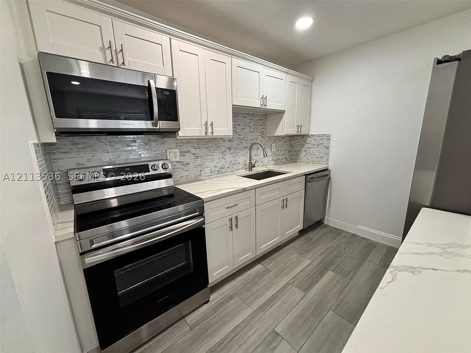 2 bed, 1.0 bath, 1050 sqft, $2,000 — Photo 2