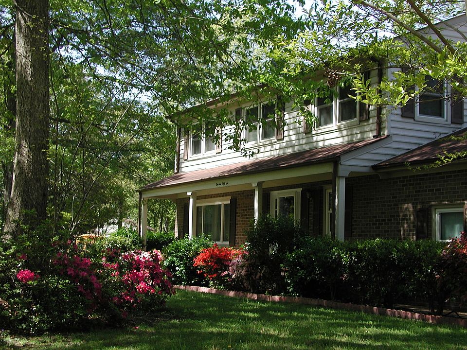Large Front Yard and Fenced In Back