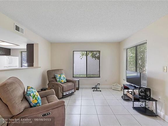 4th image of 3276 Coral Lake Ln #3276