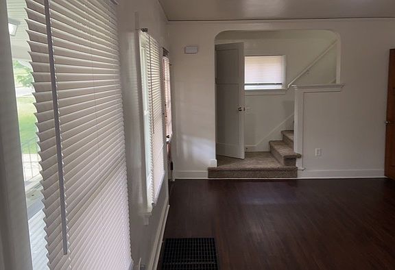 5th image of 1328 W Fairview Ave