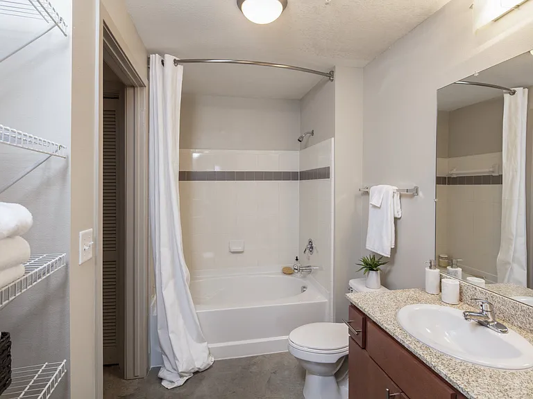 Lakeshore Lofts — Photo 24