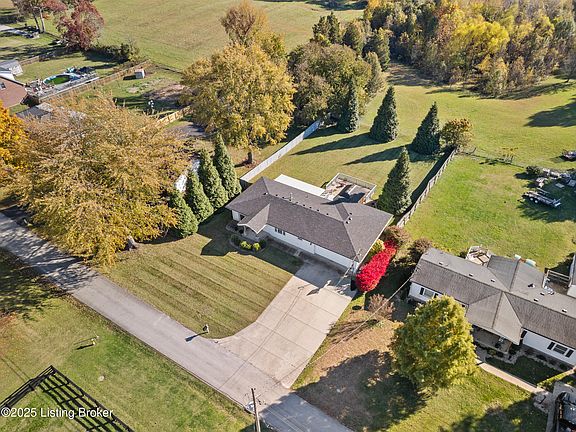 3rd image of 7408 Mayrow Dr