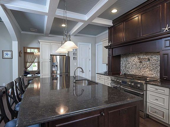 3rd image of 40 Lakeshore Dr