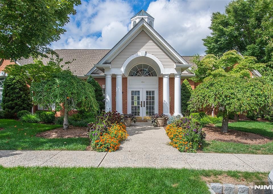 1st image of 454 Cambridge Dr