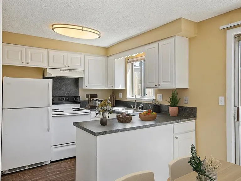 Medallion Townhomes — Photo 12