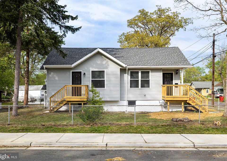 1st image of 100 E Maiden Ln
