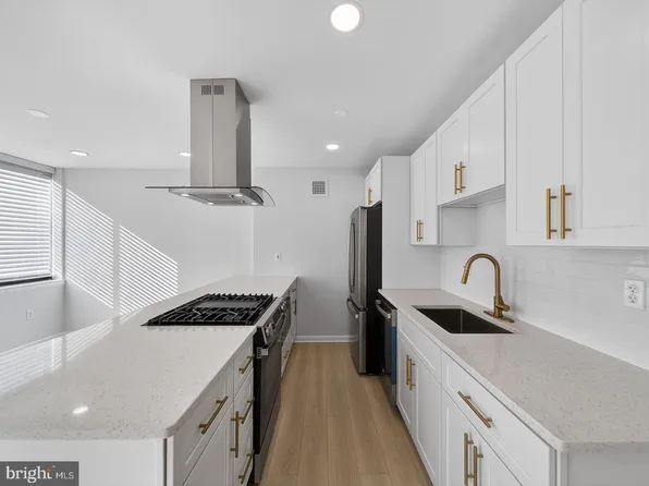 4390 Lorcom Ln APT 410, Arlington, VA 22207