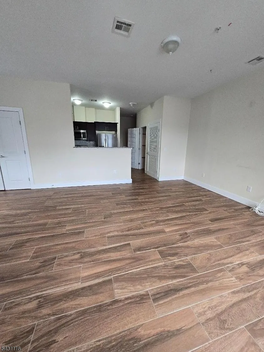 1 bed, 1.0 bath, $2,000 — Photo 2