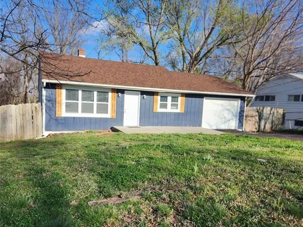 5917 NW Bell Rd, Parkville, MO 64152