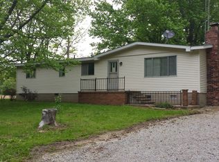 10434 E Rileyville Rd, Dix, IL 62830