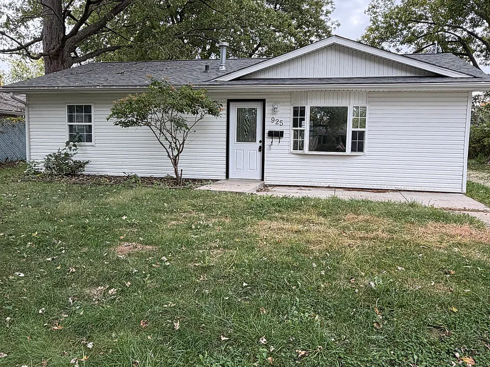 925 Danbury Dr