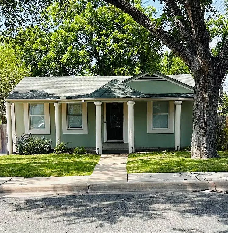 3 bed, 2.0 bath, 1128 sqft, $3,000 — Photo 2