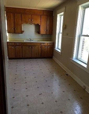 5th image of 2565 Falls St #1