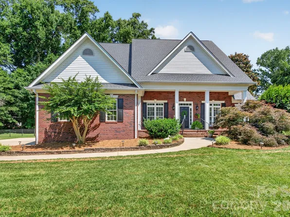 932 Gristmill Dr, Rock Hill, SC 29732