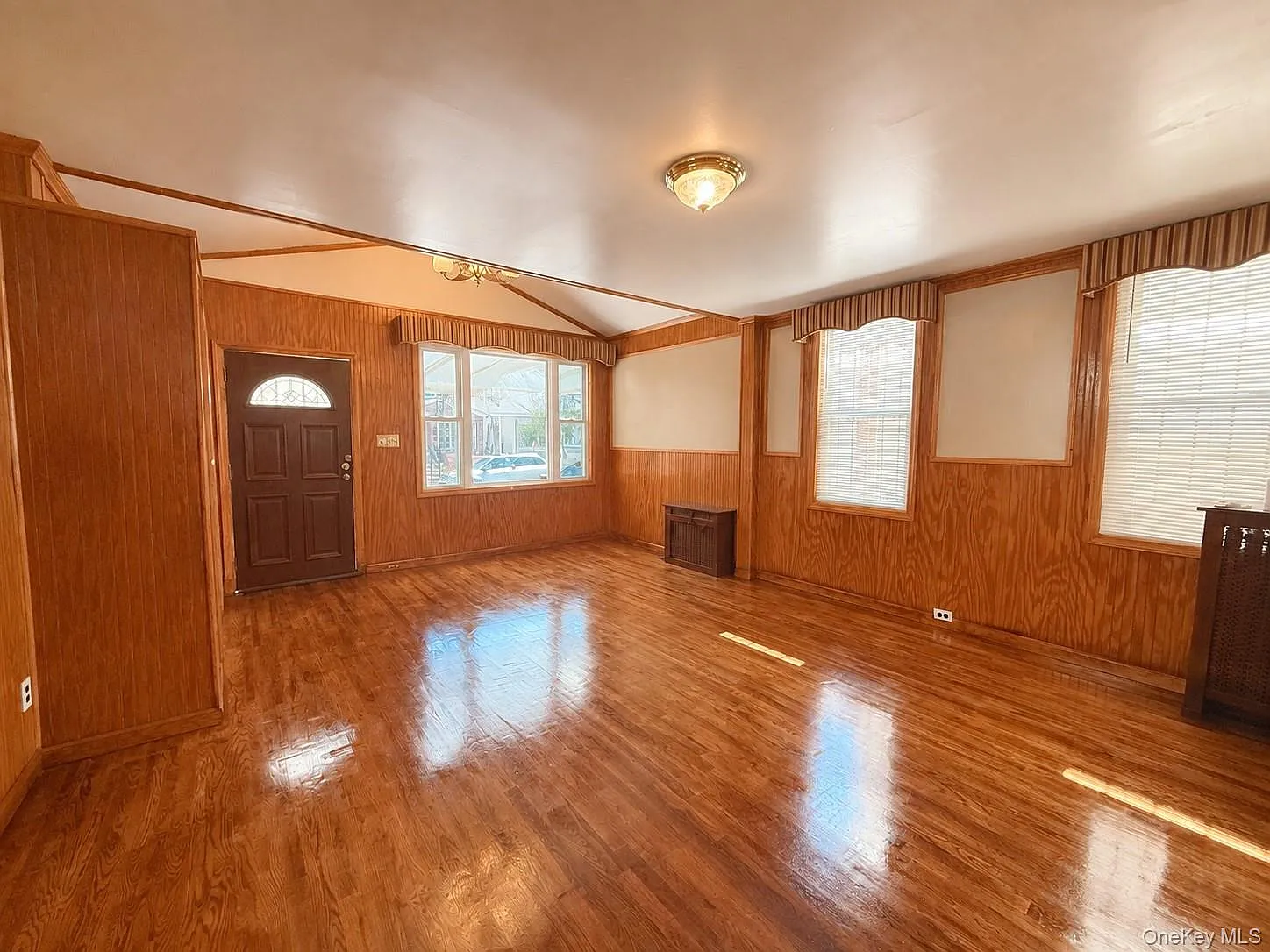 3 bed, 2.0 bath, 1280 sqft, $3,500 — Photo 2