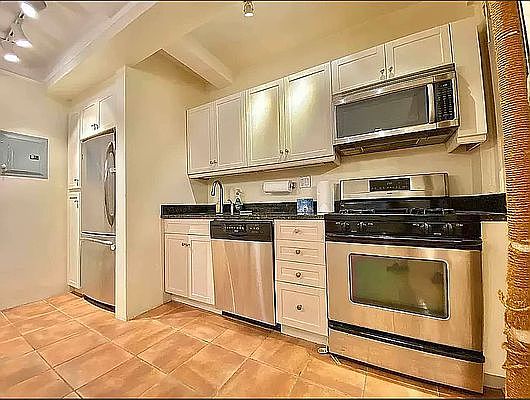 2nd image of 127 W 96th St APT 2E