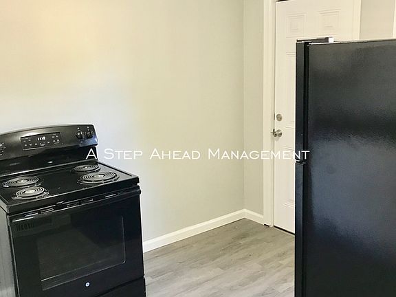 4th image of 4901 E New York St
