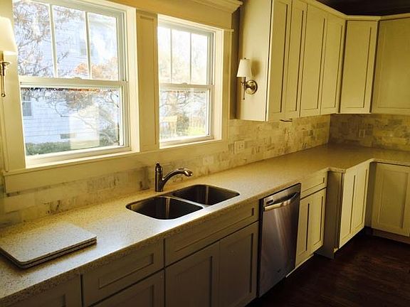 4th image of 2630 Ashland Ave