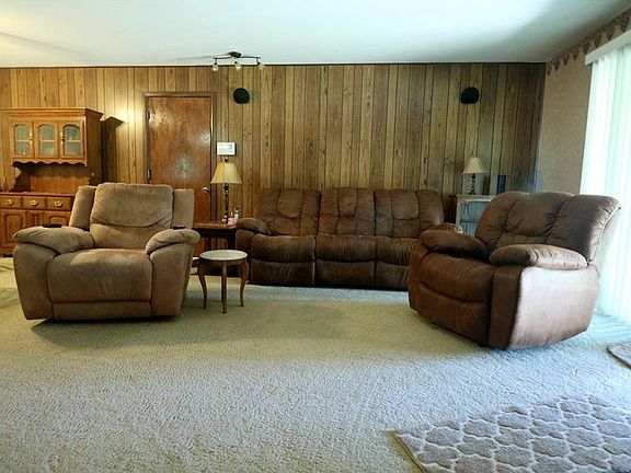 4th image of 2864 Carmelita Dr