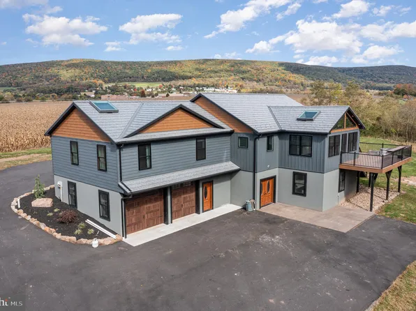 425 Oakdale Station Rd, Lykens, PA 17048