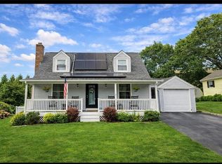 33 Rose Hill Dr, Cranston, RI 02920